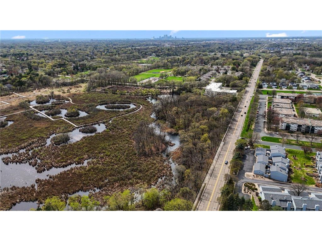 556 County Road C W Roseville MN 55113 6708093 image16