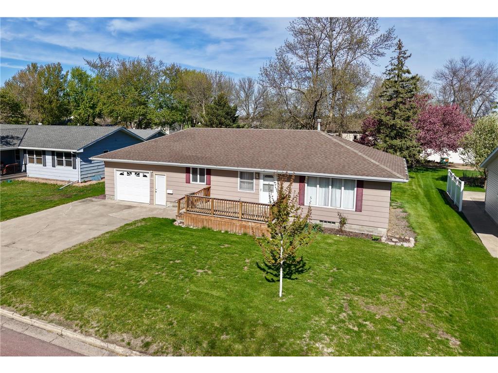 556 Elm Avenue Westbrook MN 56183 7071166 image1