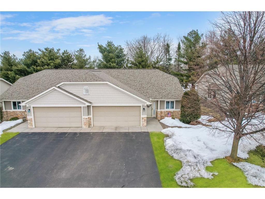 557 Williamsburg Place New Richmond WI 54017 6350733 image1