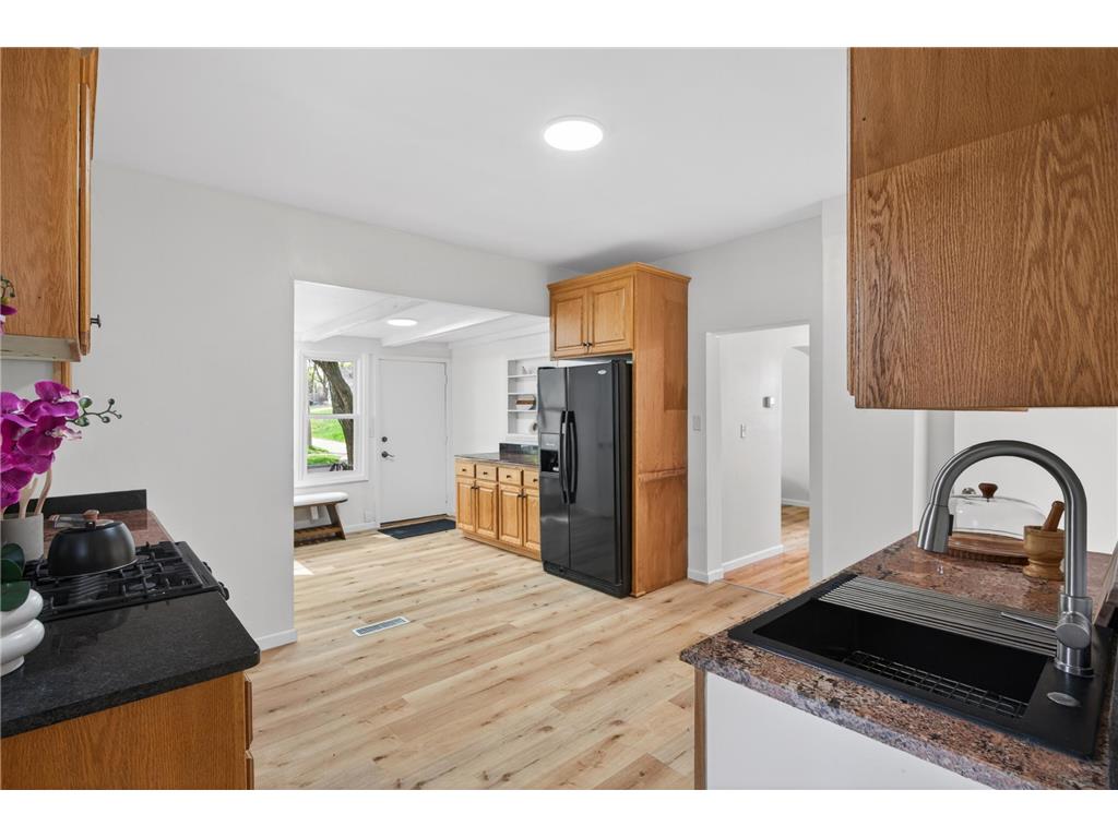 558 Osceola Avenue S Saint Paul MN 55102 7072427 image8