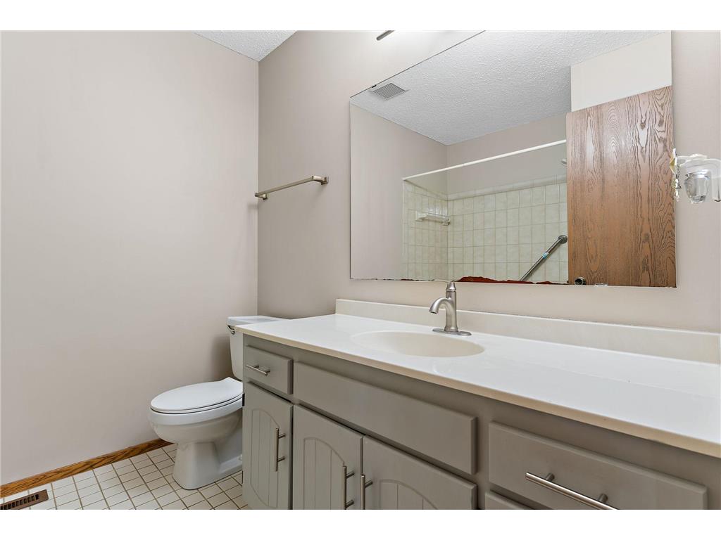 560 Donegal Circle Shoreview MN 55126 7102365 image17