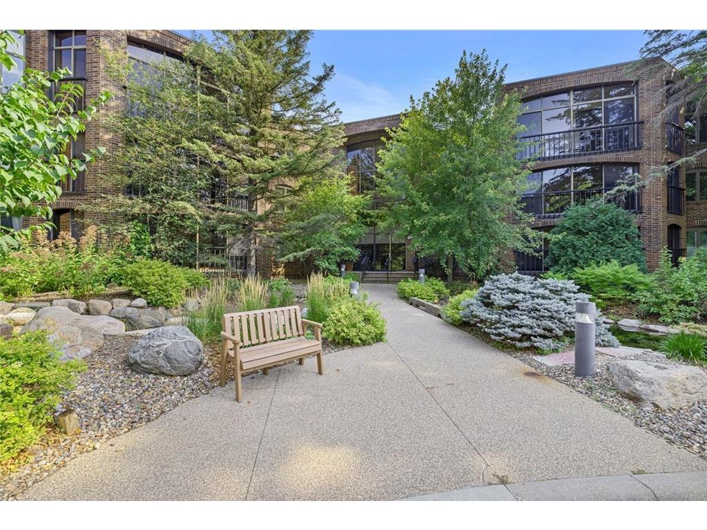 5601 Dewey Hill Road 108, Edina, MN, 55439 MLS 6256609 Edina Realty