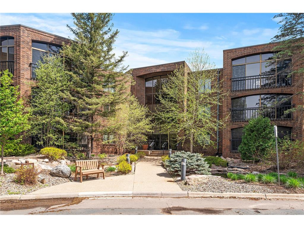 5601 Dewey Hill Road 209, Edina, MN, 55439 MLS 6184499 Edina Realty