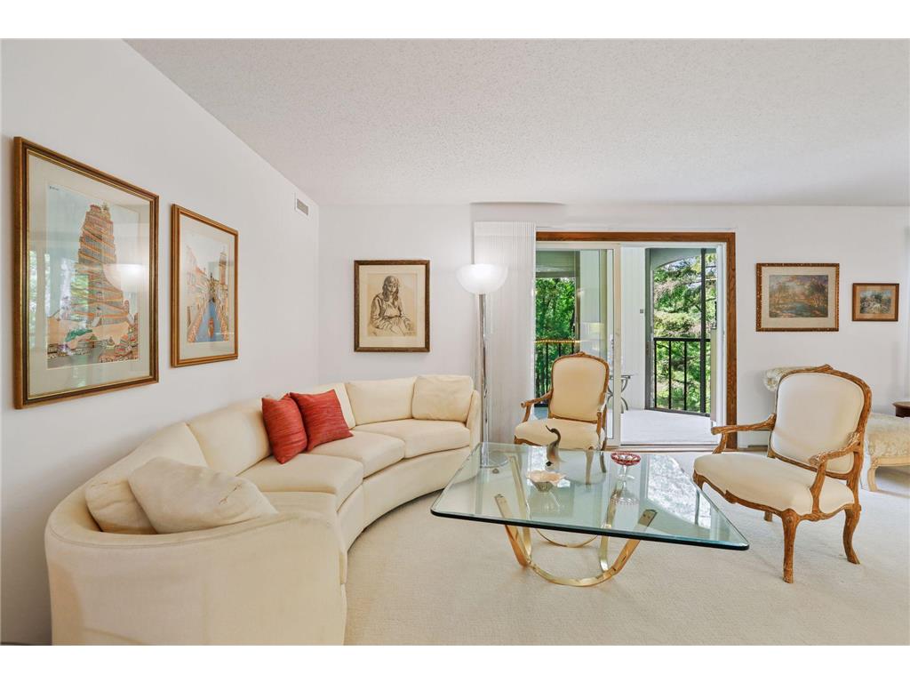 5601 Dewey Hill Road 210, Edina, MN 55439 MLS 6213348 Edina Realty