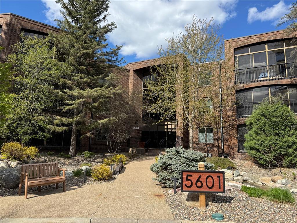 5601 Dewey Hill Road #220 Edina MN 55439 7066791 image1