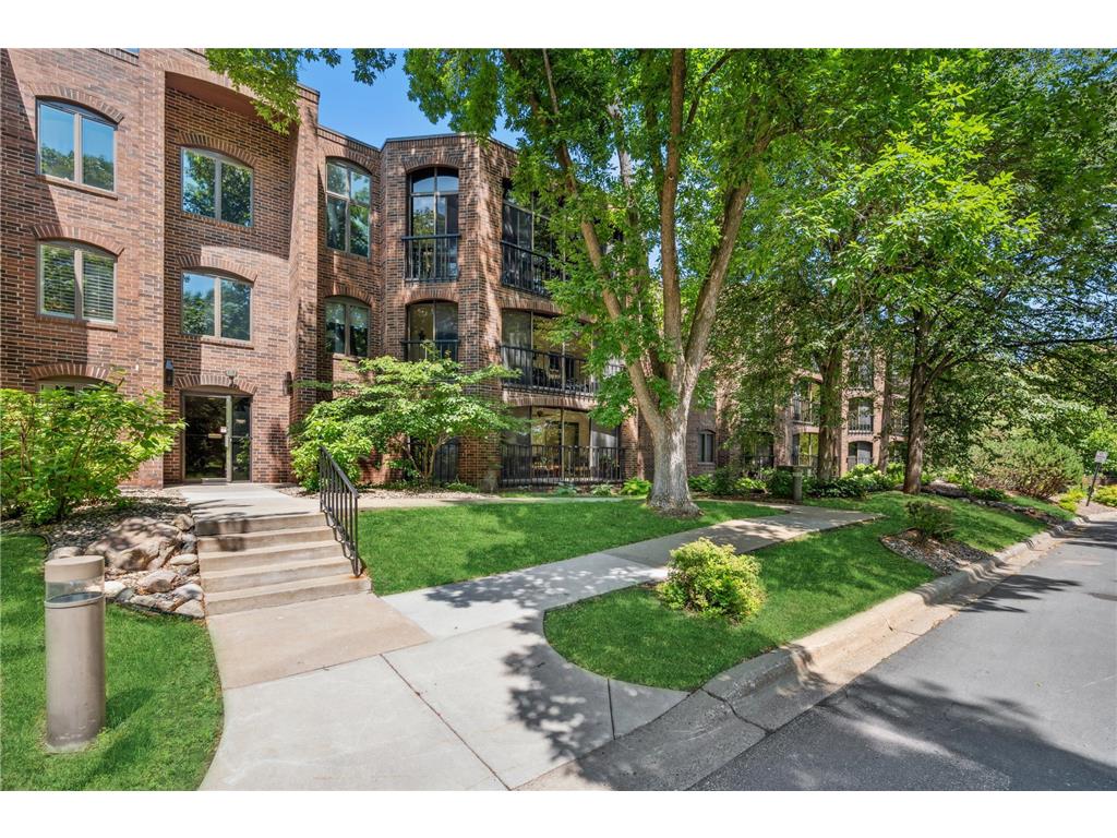 5601 Dewey Hill Road 318, Edina, MN, 55439 MLS 6394494 Edina Realty