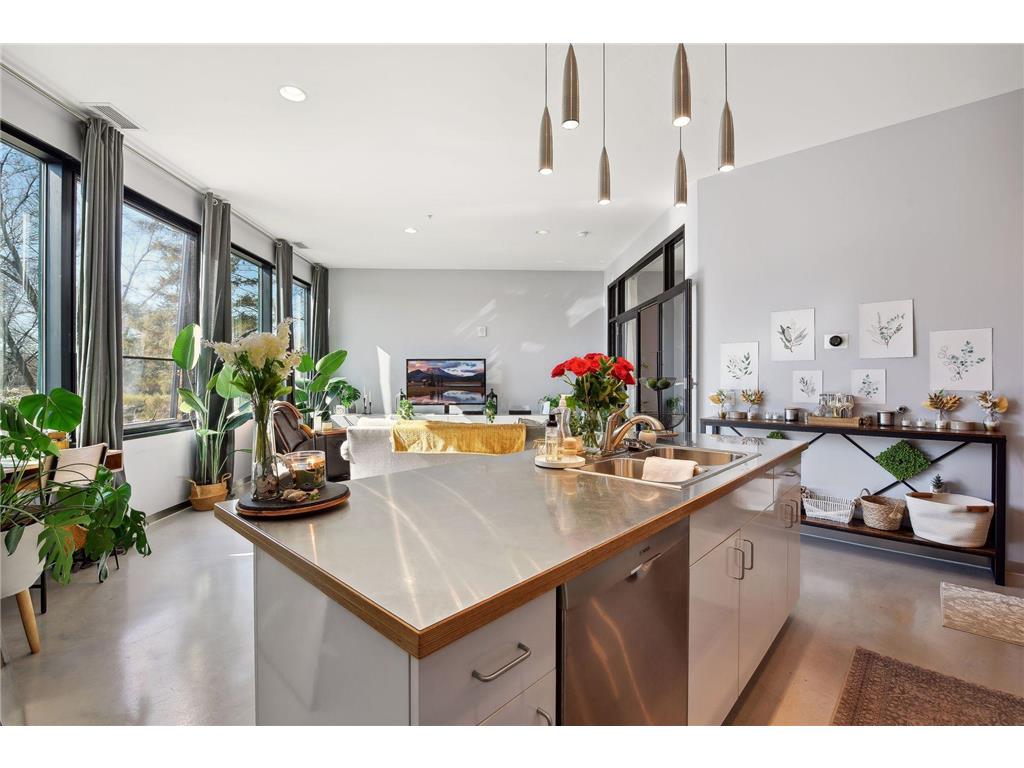 5601 Smetana Drive #205 Minnetonka MN 55343 6497229 image1