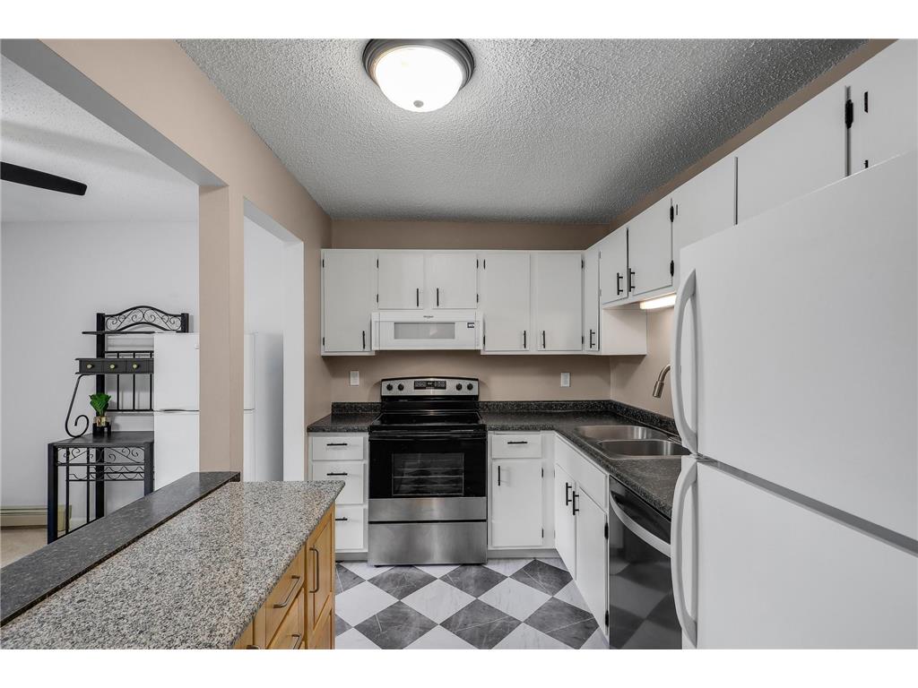 5607 Green Circle Drive #210 Minnetonka MN 55343 6797946 image1