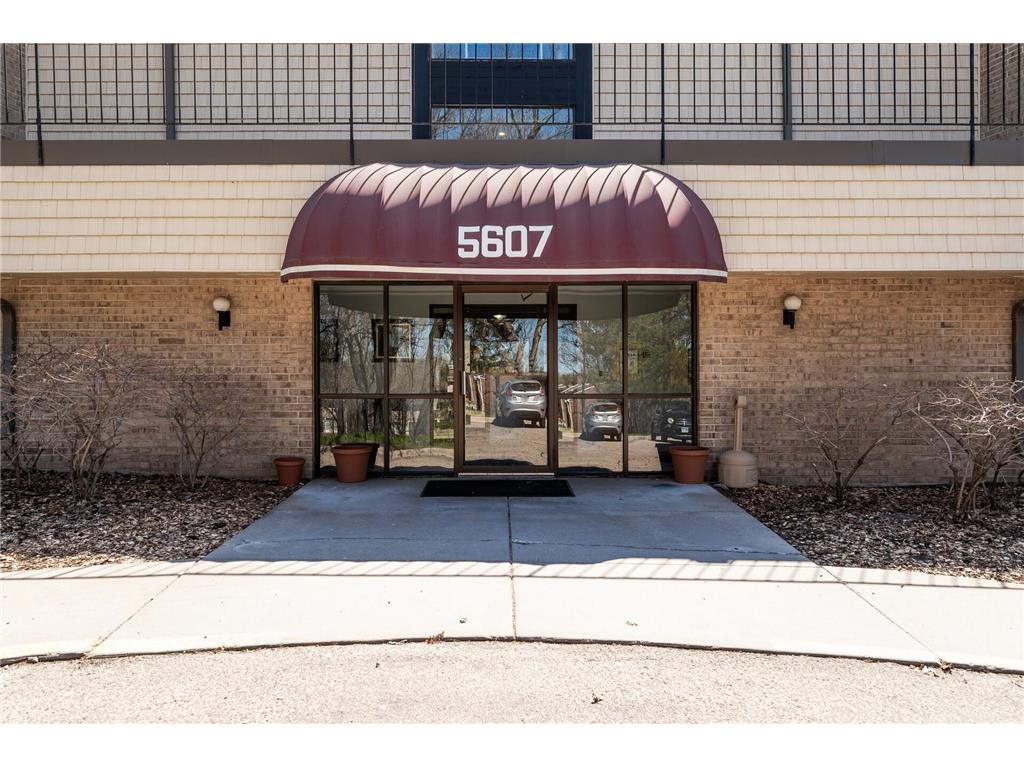 5607 Green Circle Drive #223 Minnetonka MN 55343 6359809 image1