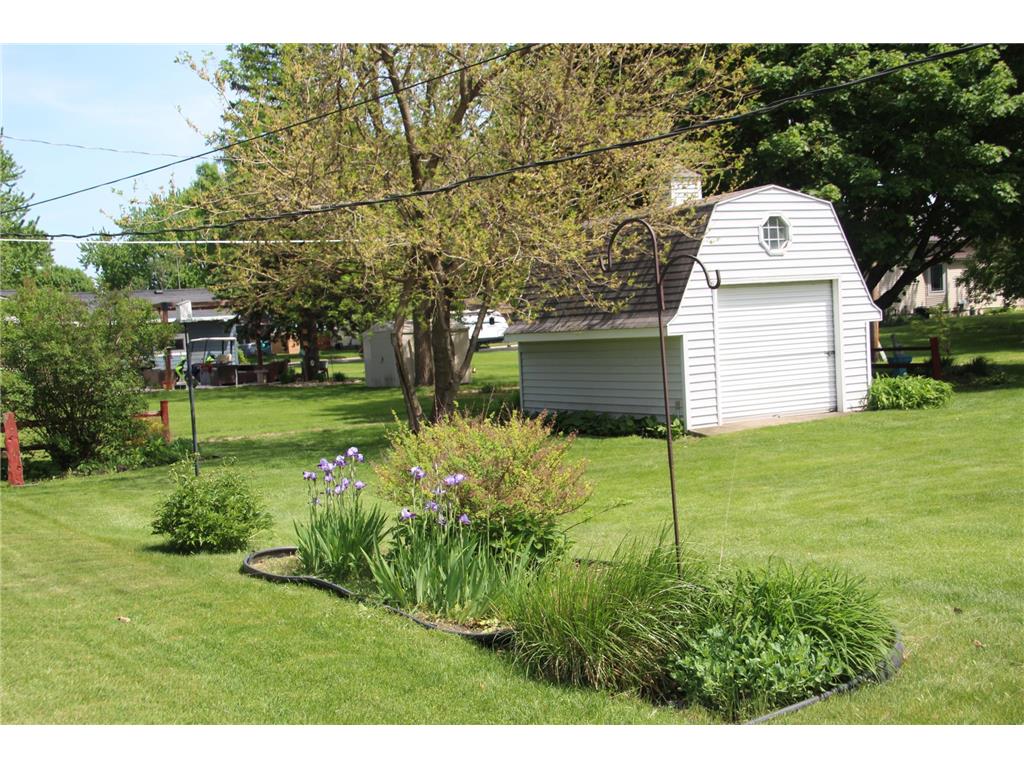 561 4th Street E Hector MN 55342 7084410 image4