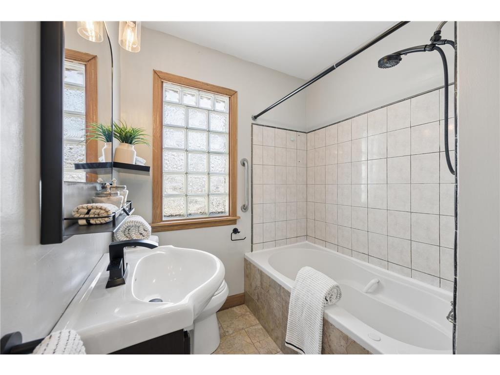 5621 22nd Avenue S Minneapolis MN 55417 7041870 image16