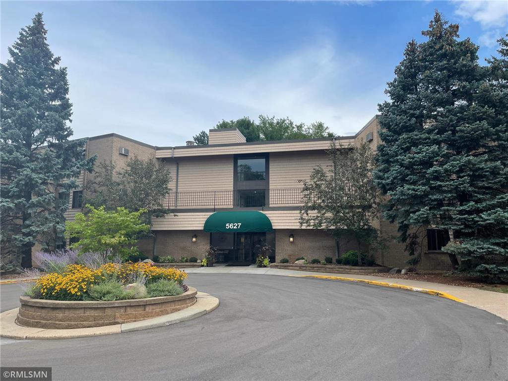 5627 Green Circle Drive 111, MN, 55343 MLS 6248969 Edina Realty