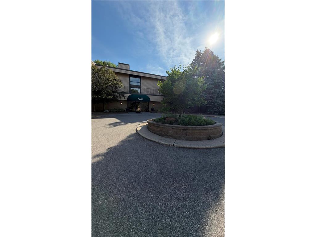 5627 Green Circle Drive #219 Minnetonka MN 55343 7083697 image1