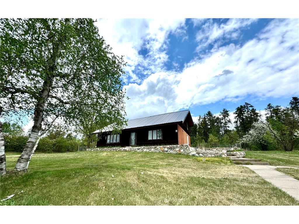 56279 350th Street Warroad MN 56763 6722114 image1