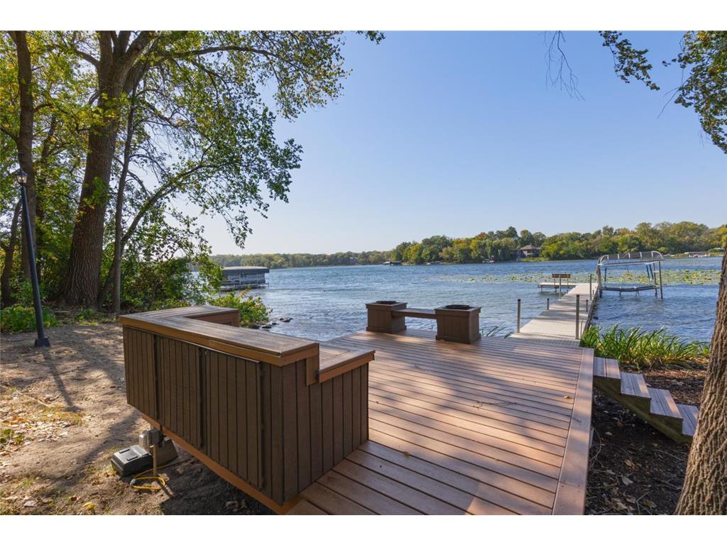 5630 Christmas Lake Point Shorewood MN 55331 - Christmas 6612165 image1