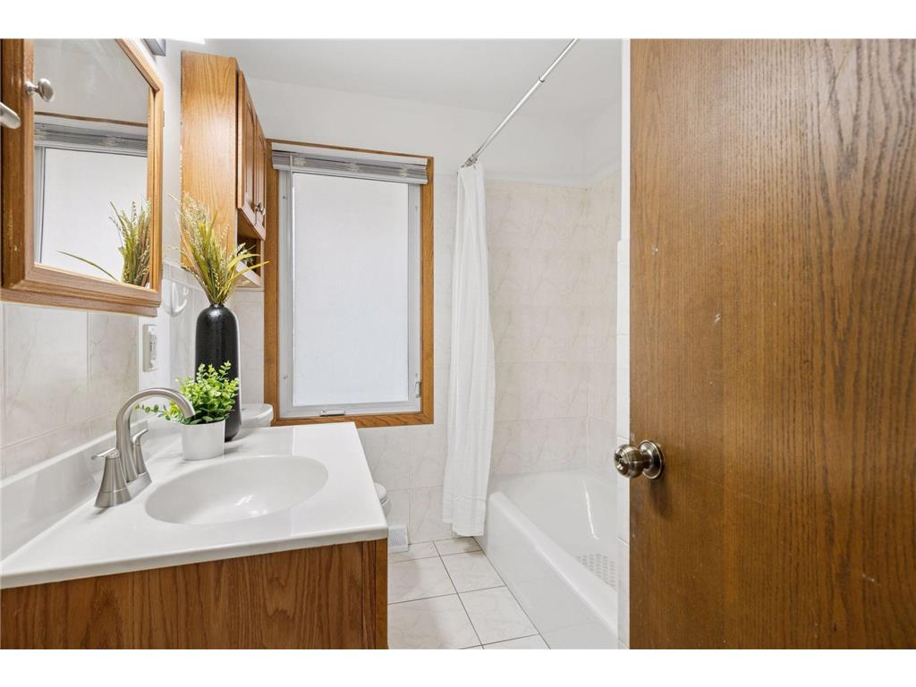 5631 6th Street NE Fridley MN 55432 7034749 image28