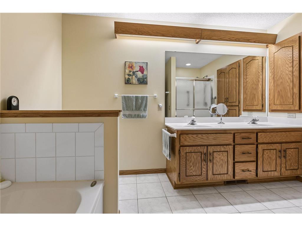 5635 Heather Ridge Court Shoreview MN 55126 7060078 image24