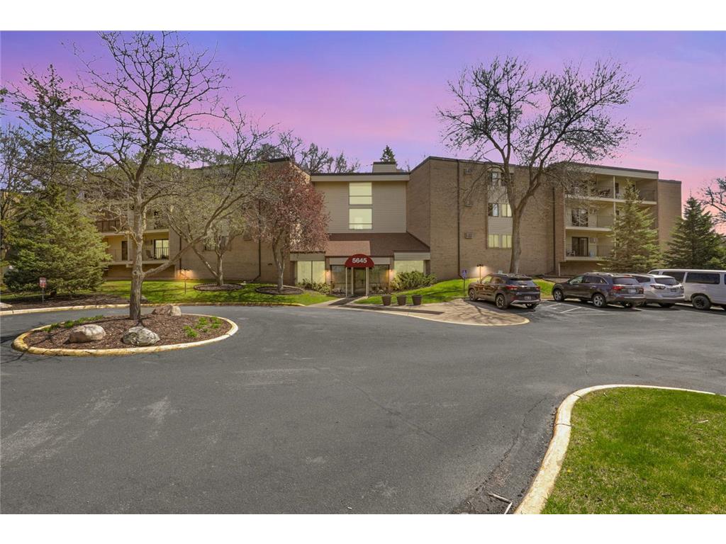 5645 Green Circle Drive #110 Minnetonka MN 55343 6704324 image1