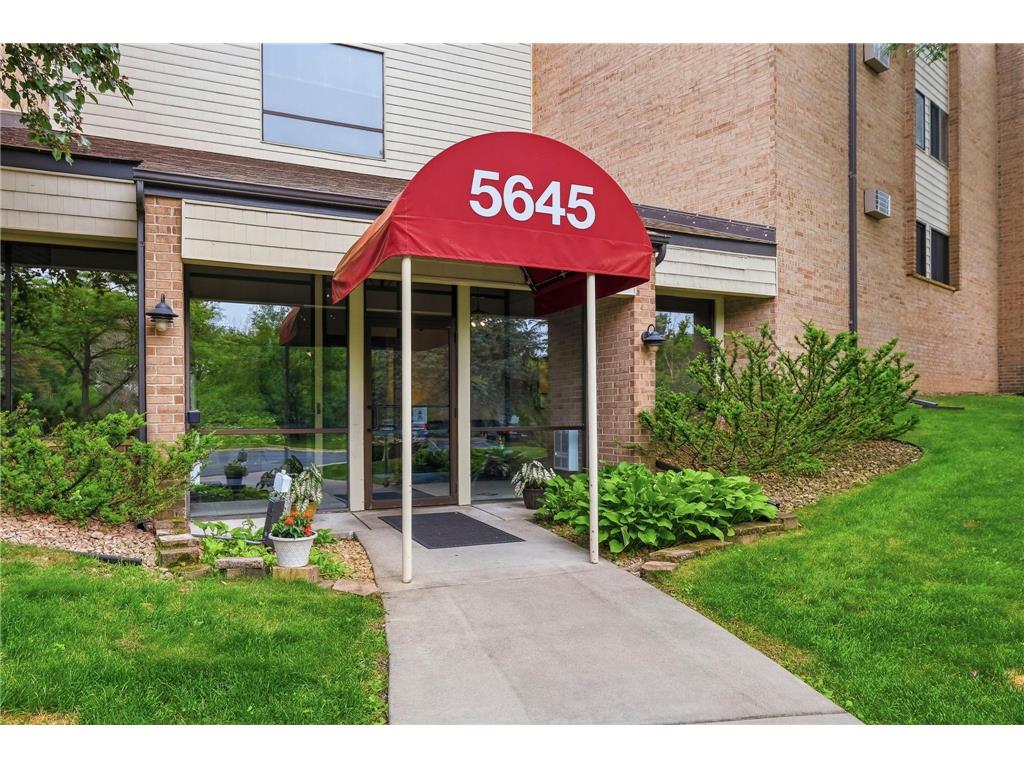 5645 Green Circle Drive #305 Hopkins MN 55343 7095703 image1