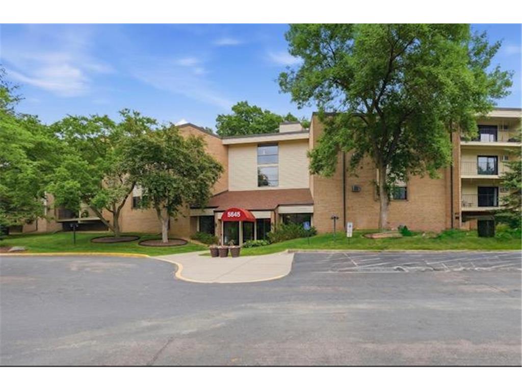 5645 Green Circle Drive #305 Hopkins MN 55343 7095703 image2