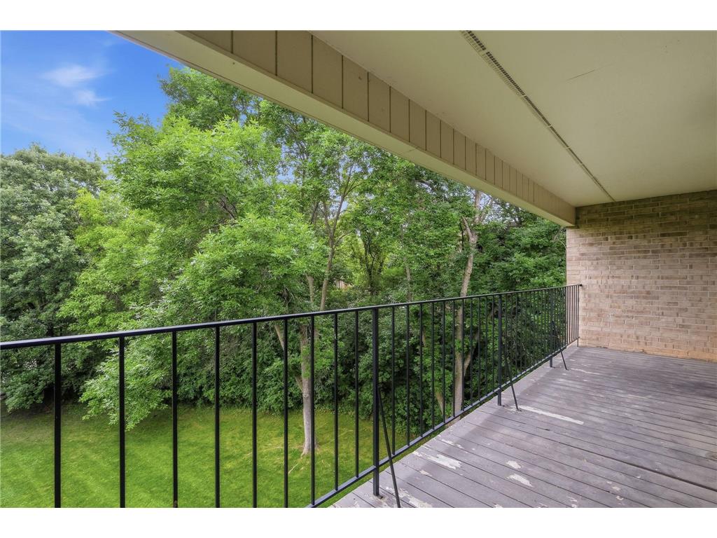 5645 Green Circle Drive #305 Hopkins MN 55343 7095703 image21