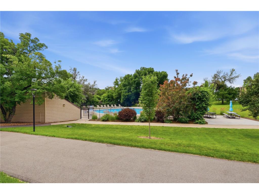 5645 Green Circle Drive #305 Hopkins MN 55343 7095703 image25