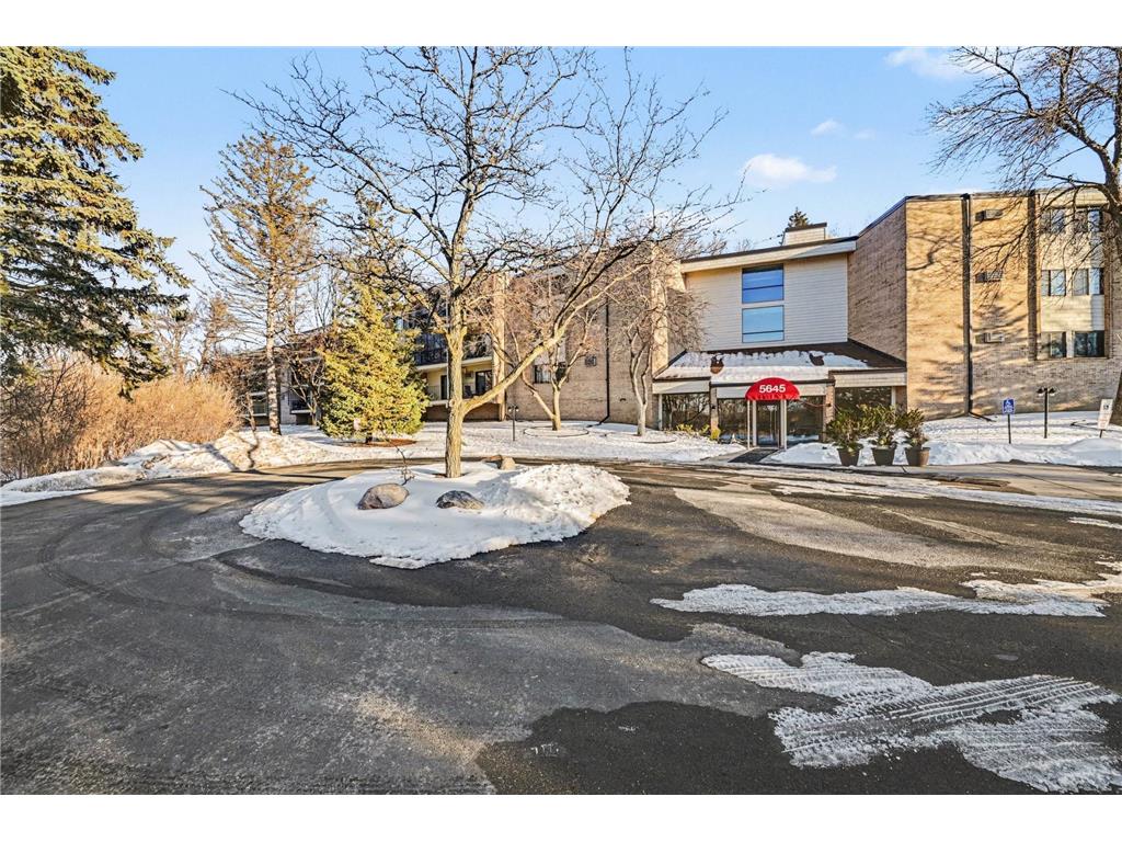 5645 Green Circle Drive #315 Minnetonka MN 55343 7018377 image1