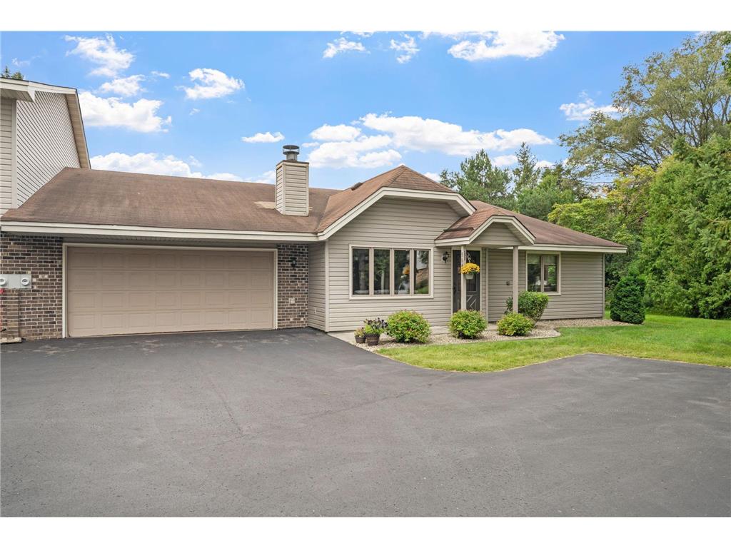 5647 Chatsworth Street N Shoreview MN 55126 6779459 image1
