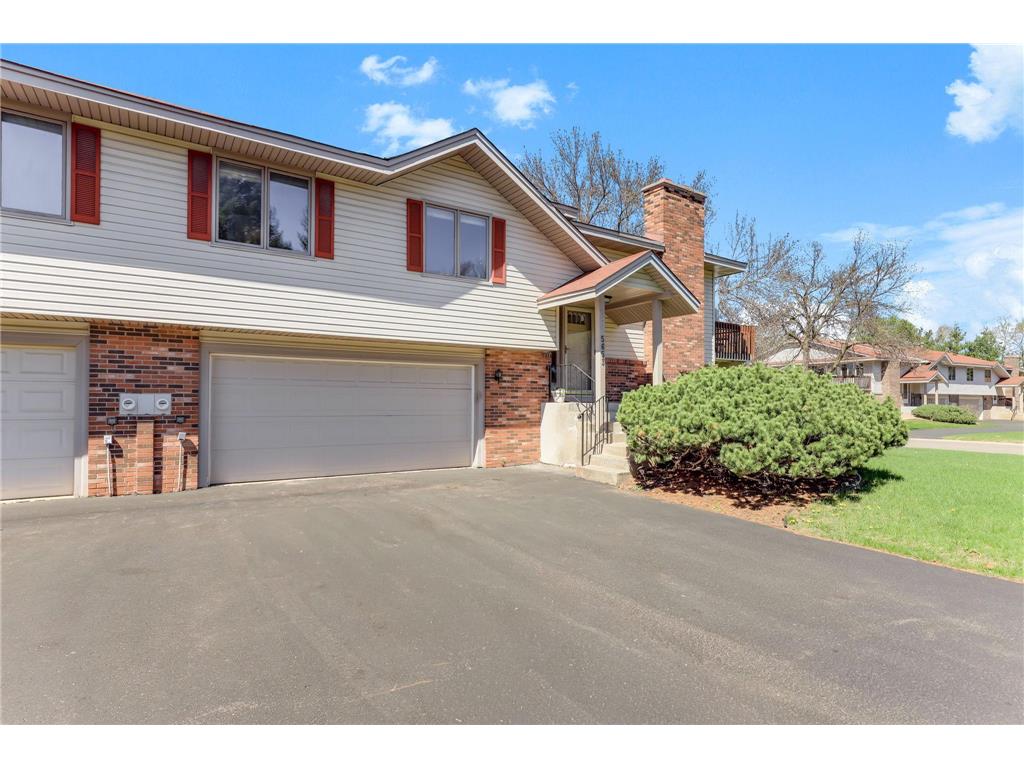 5653 Chatsworth Street N Shoreview MN 55126 7066613 image1