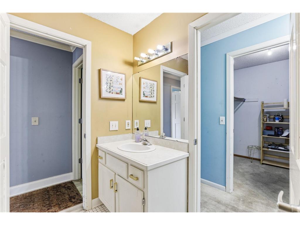 5653 Chatsworth Street N Shoreview MN 55126 7066613 image29