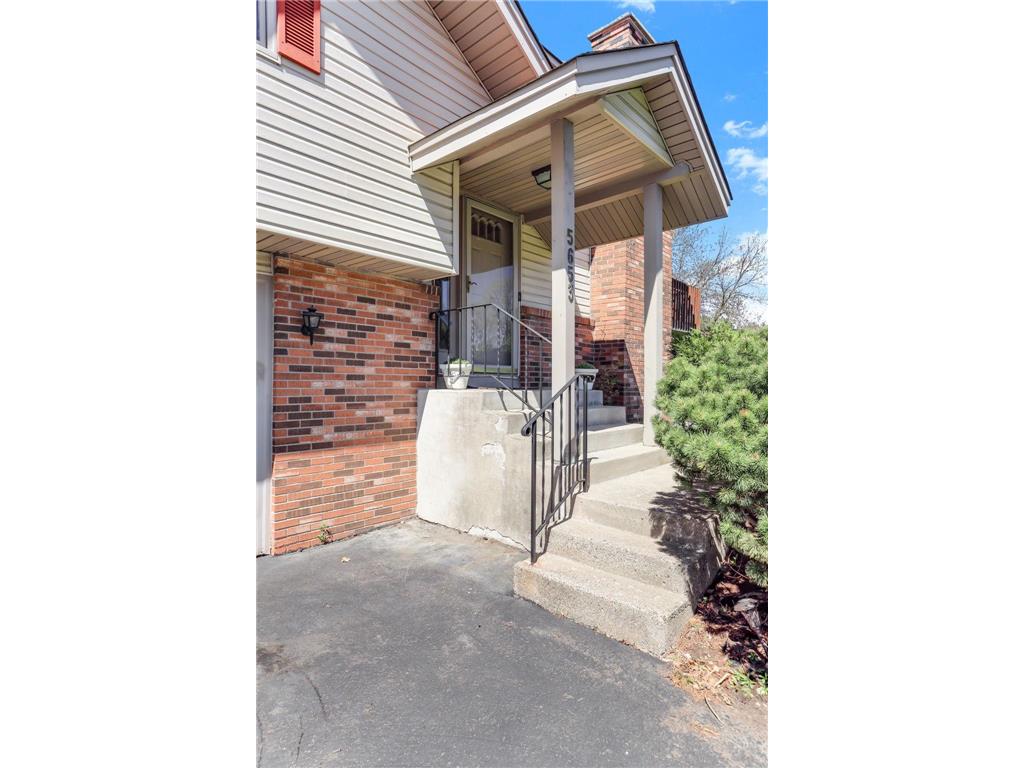 5653 Chatsworth Street N Shoreview MN 55126 7066613 image3