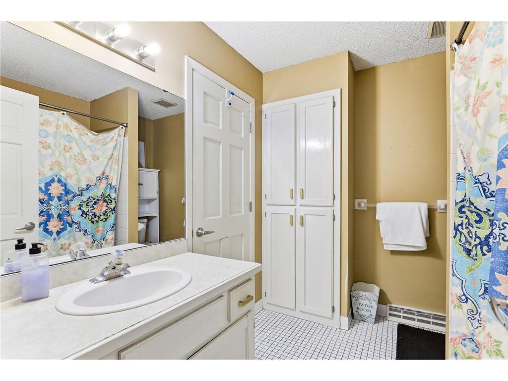 5653 Chatsworth Street N Shoreview MN 55126 7066613 image30