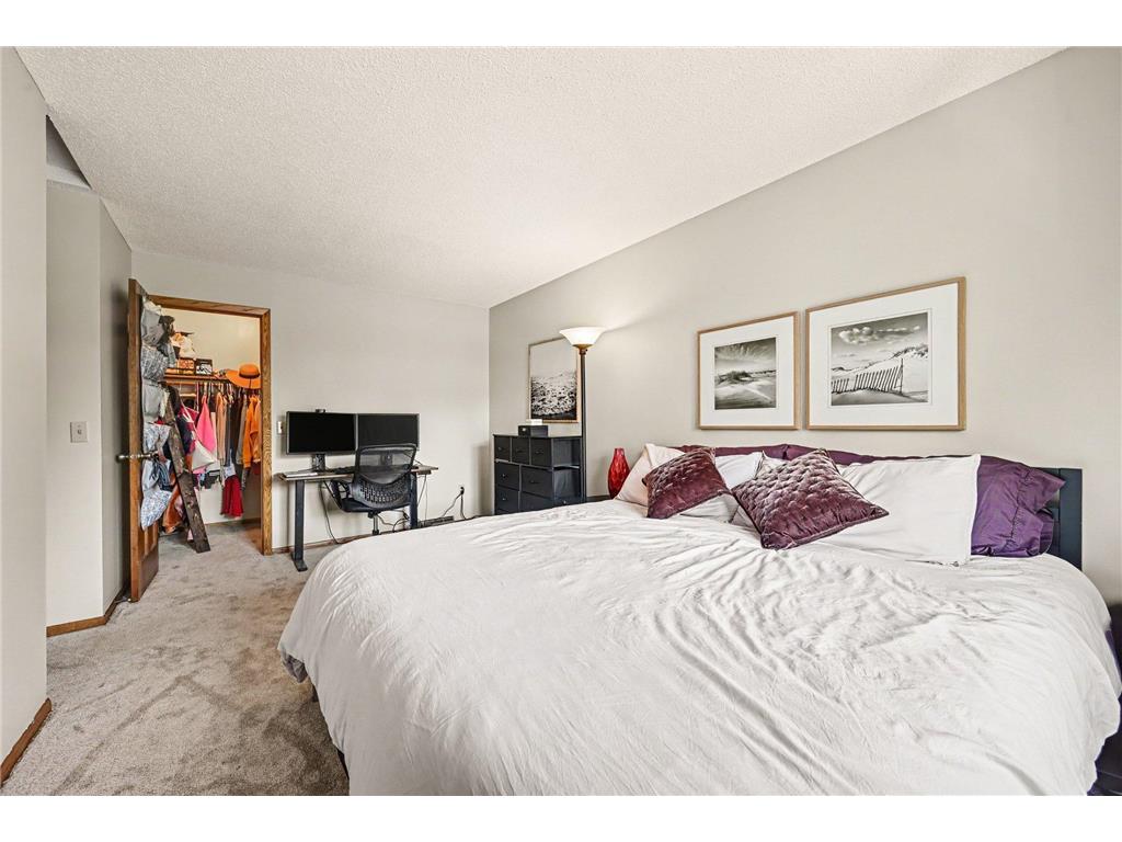 5654 Chatsworth Street N Shoreview MN 55126 7087239 image18
