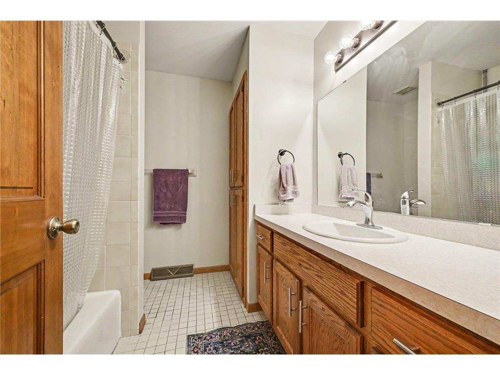 5654 Chatsworth Street N Shoreview MN 55126 7087239 image19