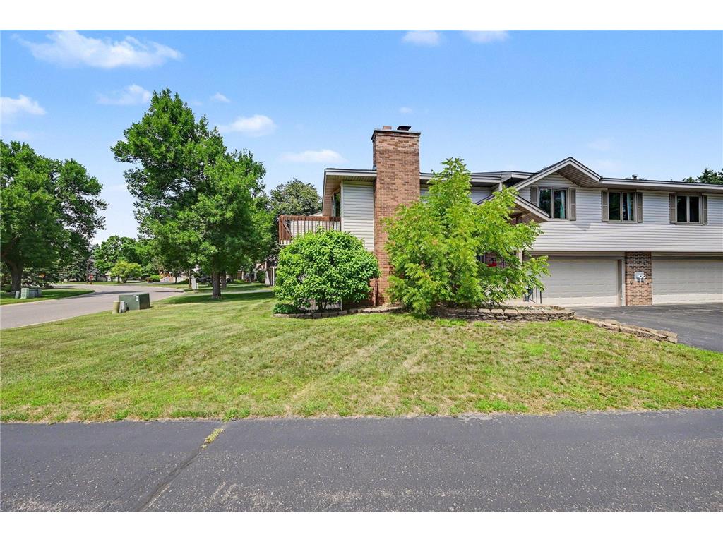 5654 Chatsworth Street N Shoreview MN 55126 7087239 image3