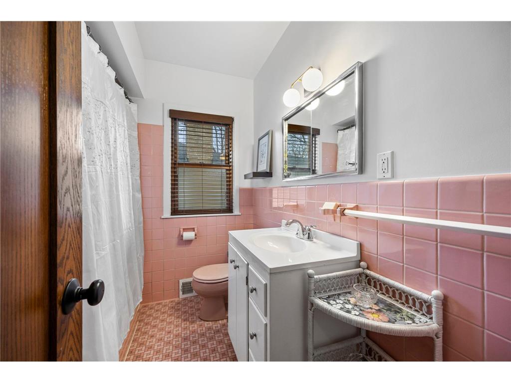 568 Frontenac Place Saint Paul MN 55104 7054722 image24