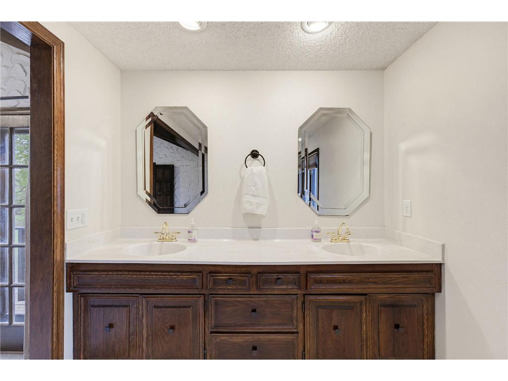 5688 Arthur Street NE Fridley MN 55432 7063048 image28
