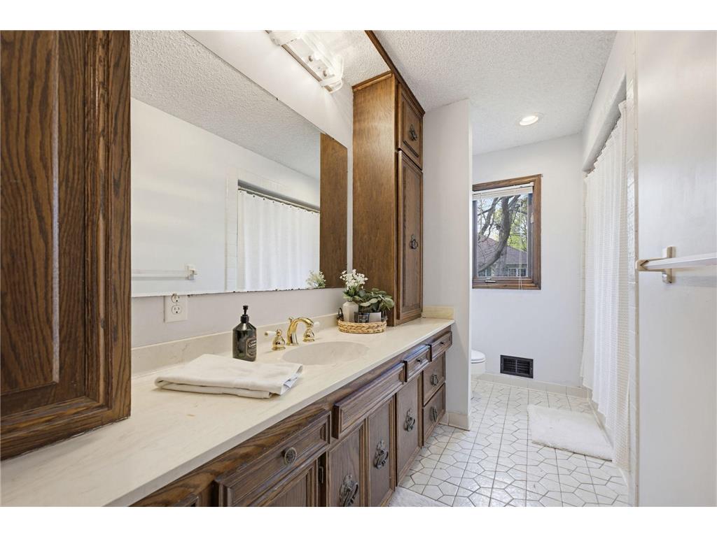 5688 Arthur Street NE Fridley MN 55432 7063048 image38