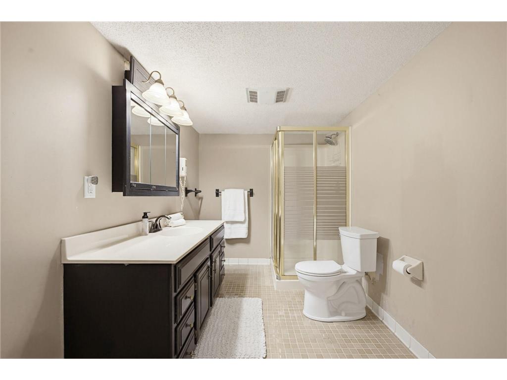 5688 Arthur Street NE Fridley MN 55432 7063048 image44