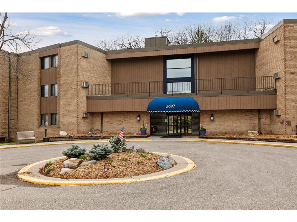 5697 Green Circle Drive #101 Minnetonka MN 55343 7008842 image1