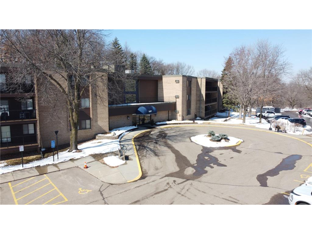 5697 Green Circle Drive #208 Minnetonka MN 55343 7042455 image1