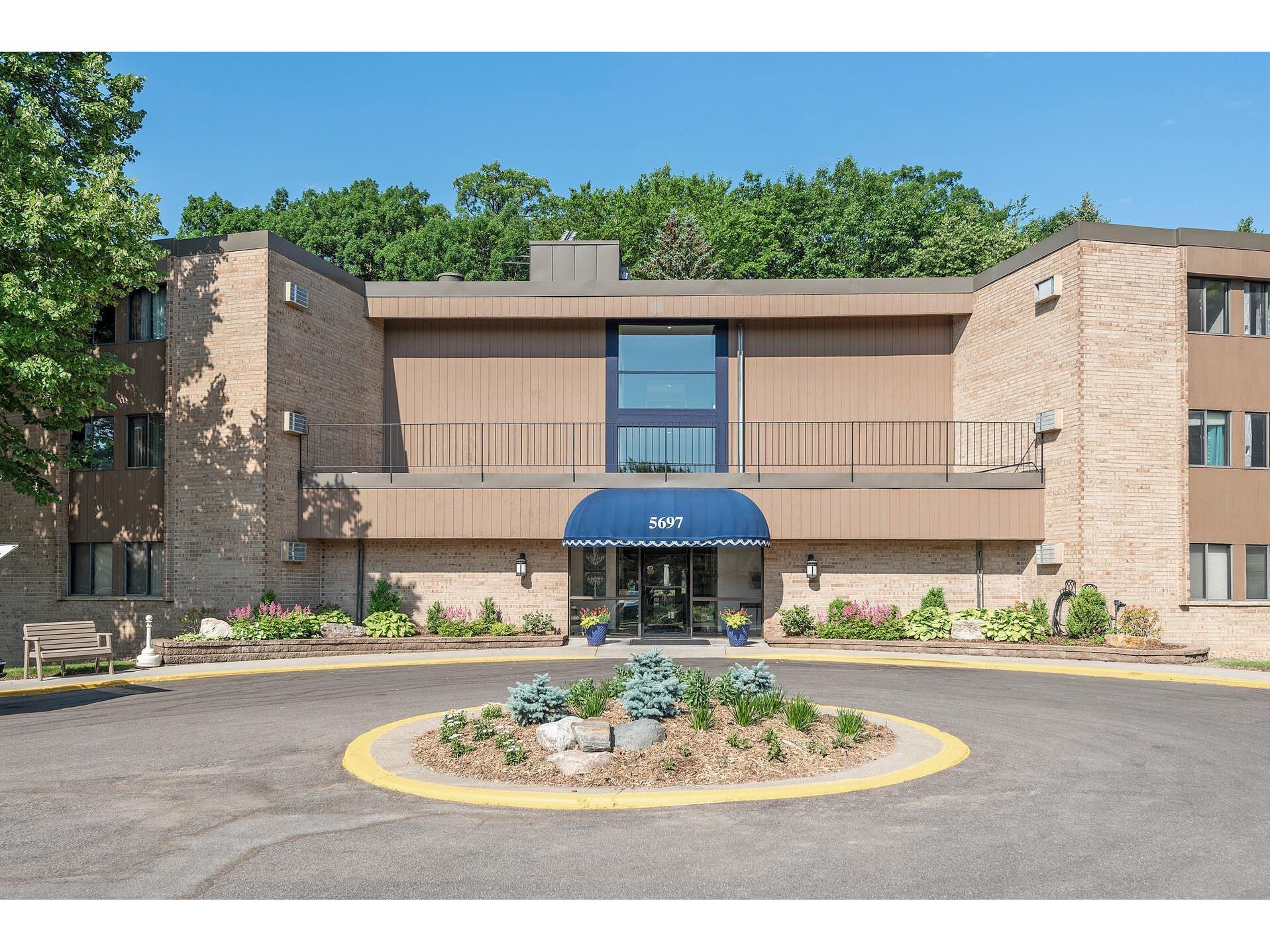 5697 Green Circle Drive 323, MN 55343 MLS 6009527