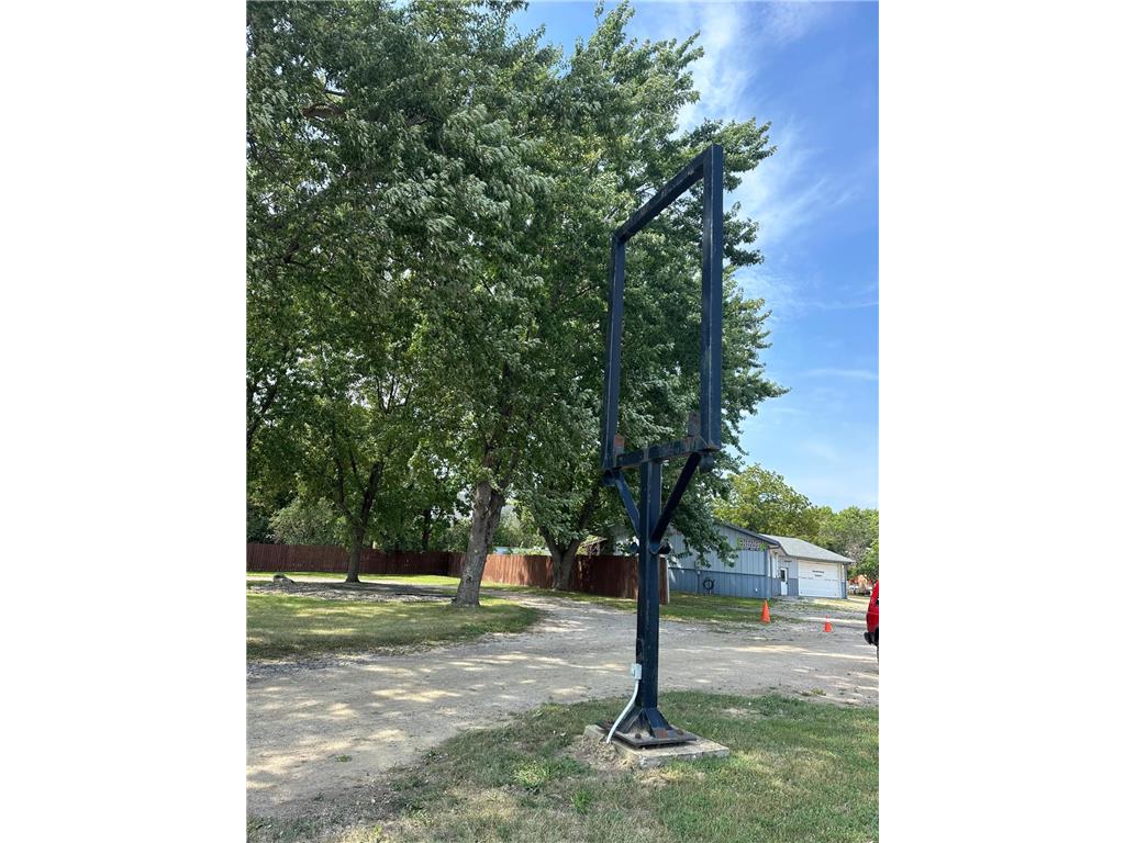 570 2nd Avenue N Windom MN 56101 6644433 image4