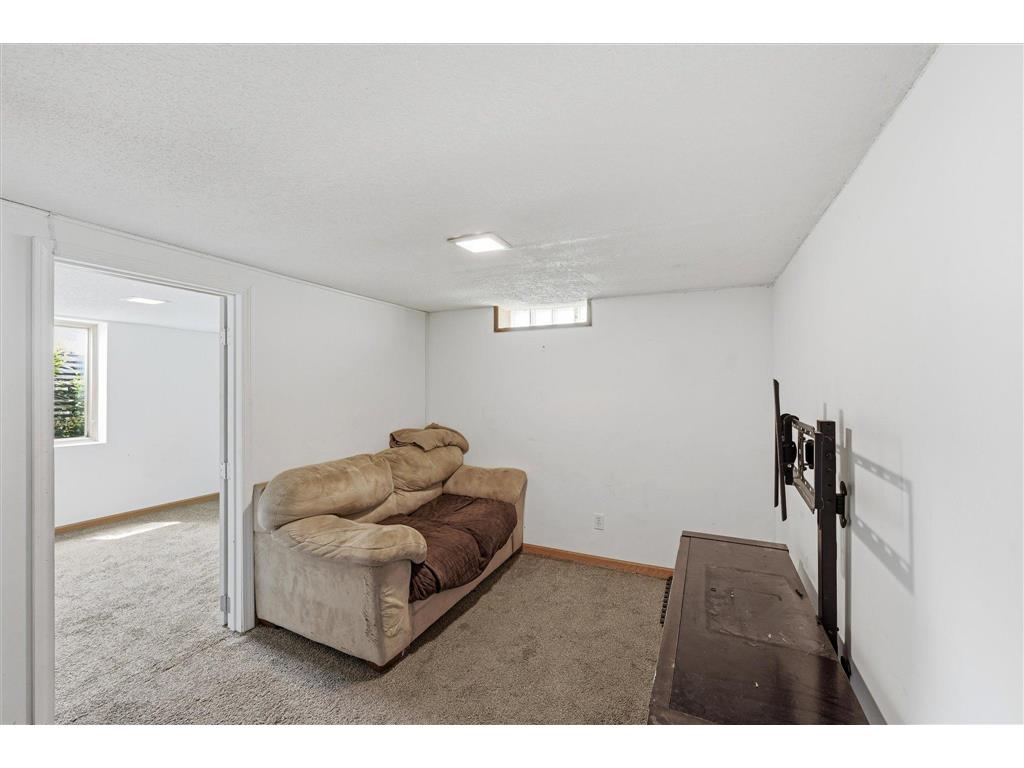 570 Ironton Street NE Fridley MN 55432 7110012 image10