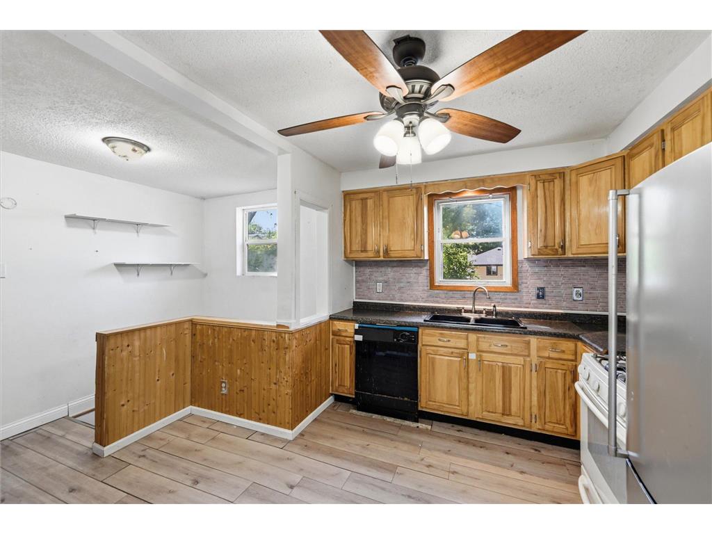 570 Ironton Street NE Fridley MN 55432 7110012 image3