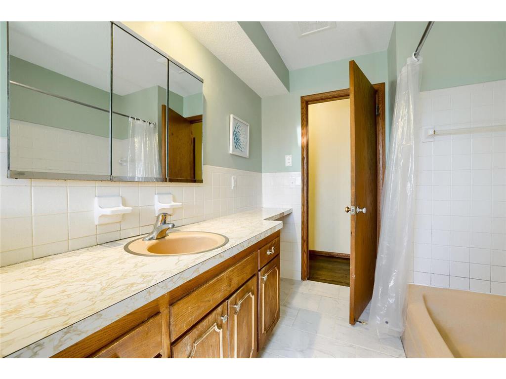 5705 Phoenix Street Golden Valley MN 55422 7020901 image20