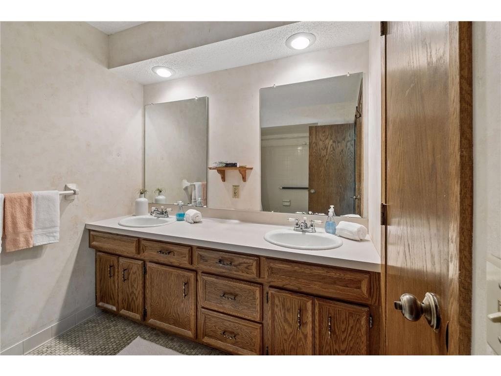 5706 W 98 1/2 Street Bloomington MN 55437 7024999 image23