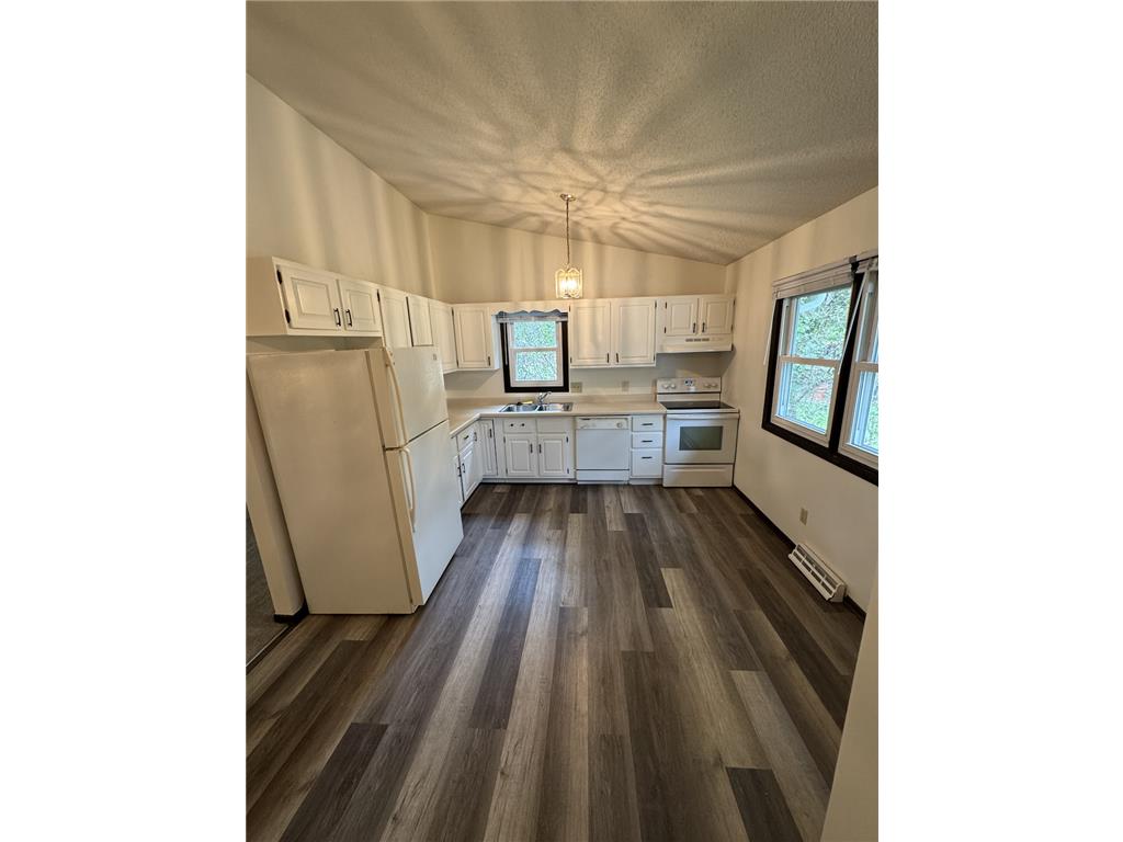 571 County Road B E Maplewood MN 55117 6788425 image1