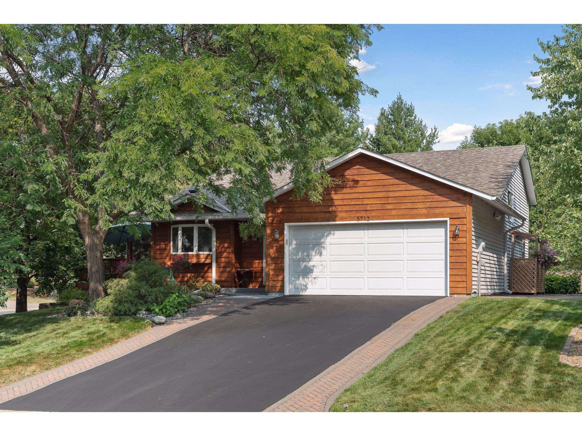 5712 Deer Trail W Shoreview MN 55126 6087146 image1