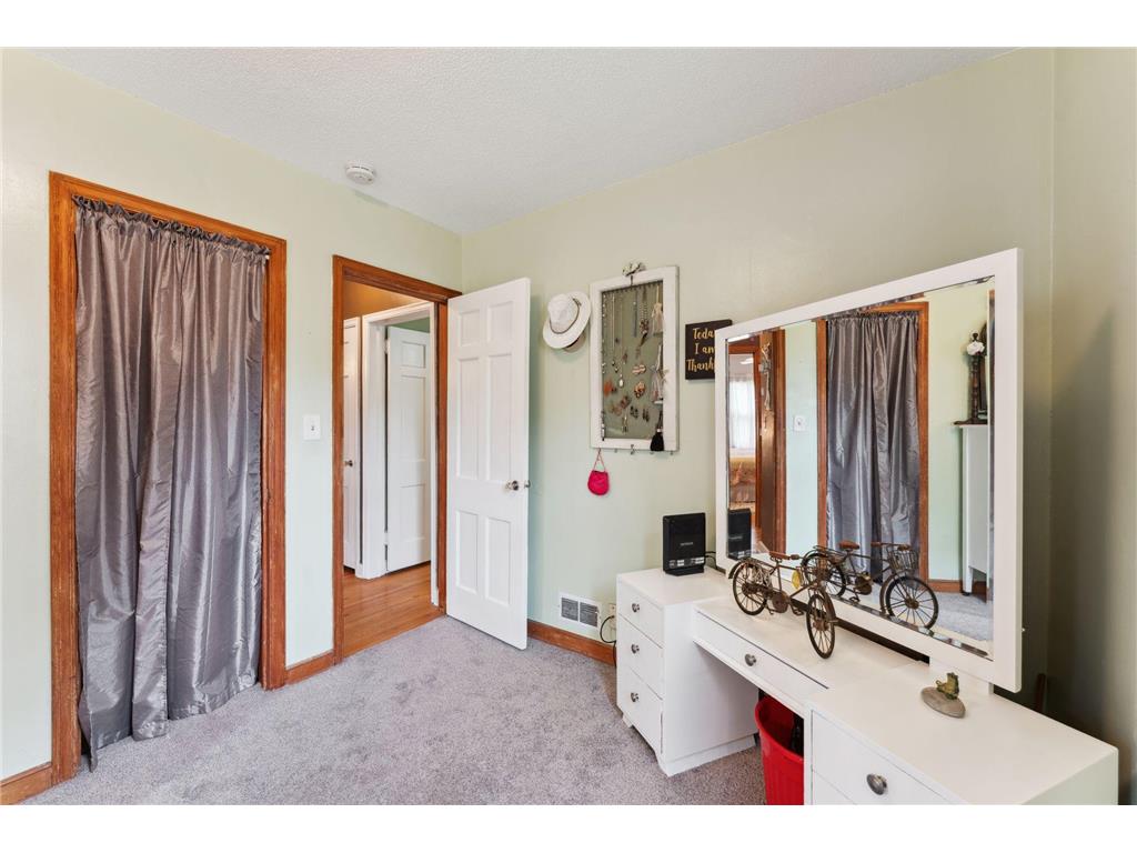 5718 13th Avenue S Minneapolis MN 55417 7063897 image17